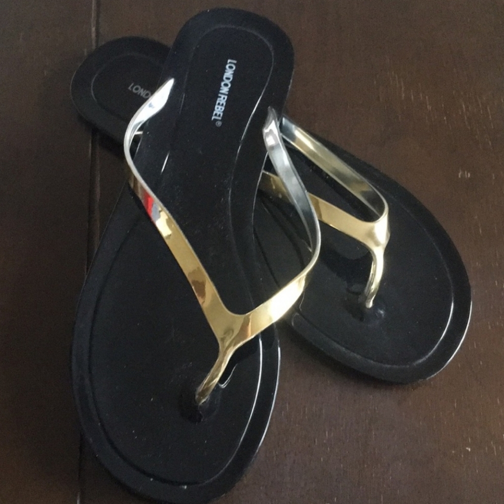 NWOT London Rebel X ASOS  Black a Gold Women's Thong Flip Flop Sandals Size 8